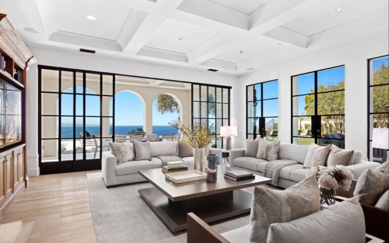 Upper Mission Kelowna home with lake and valley view